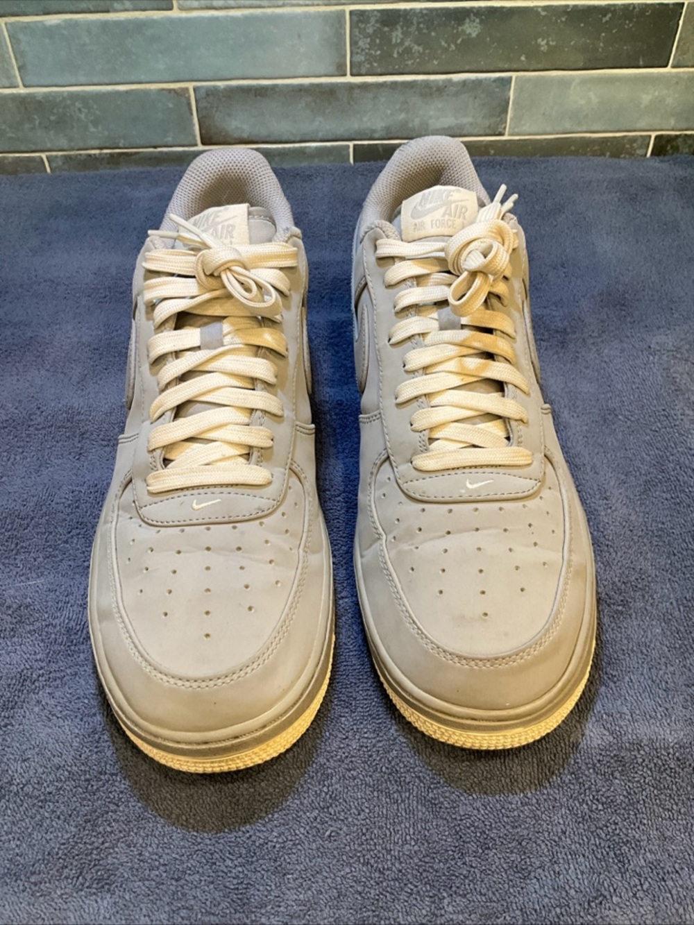 Nike Air Force 1 Low in Wolf Grey & Sail Colorway Men’s Size 10